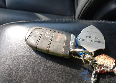 2013 Dodge Journey Crew z USA, uszkodzony, nr VIN 3C4PDCDG7DT695601